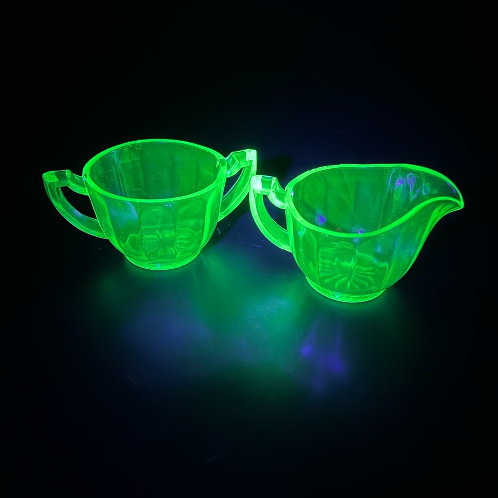 Cream and sugar set
